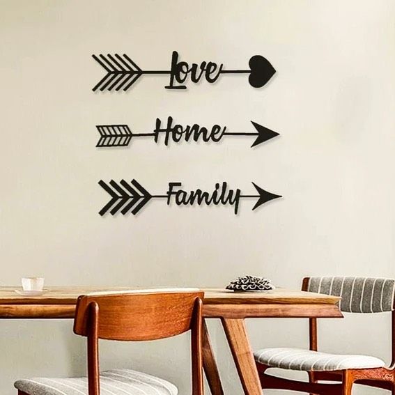 Love Home Family – Aile Temalı Ok Motifli Ahşap Duvar Dekoru