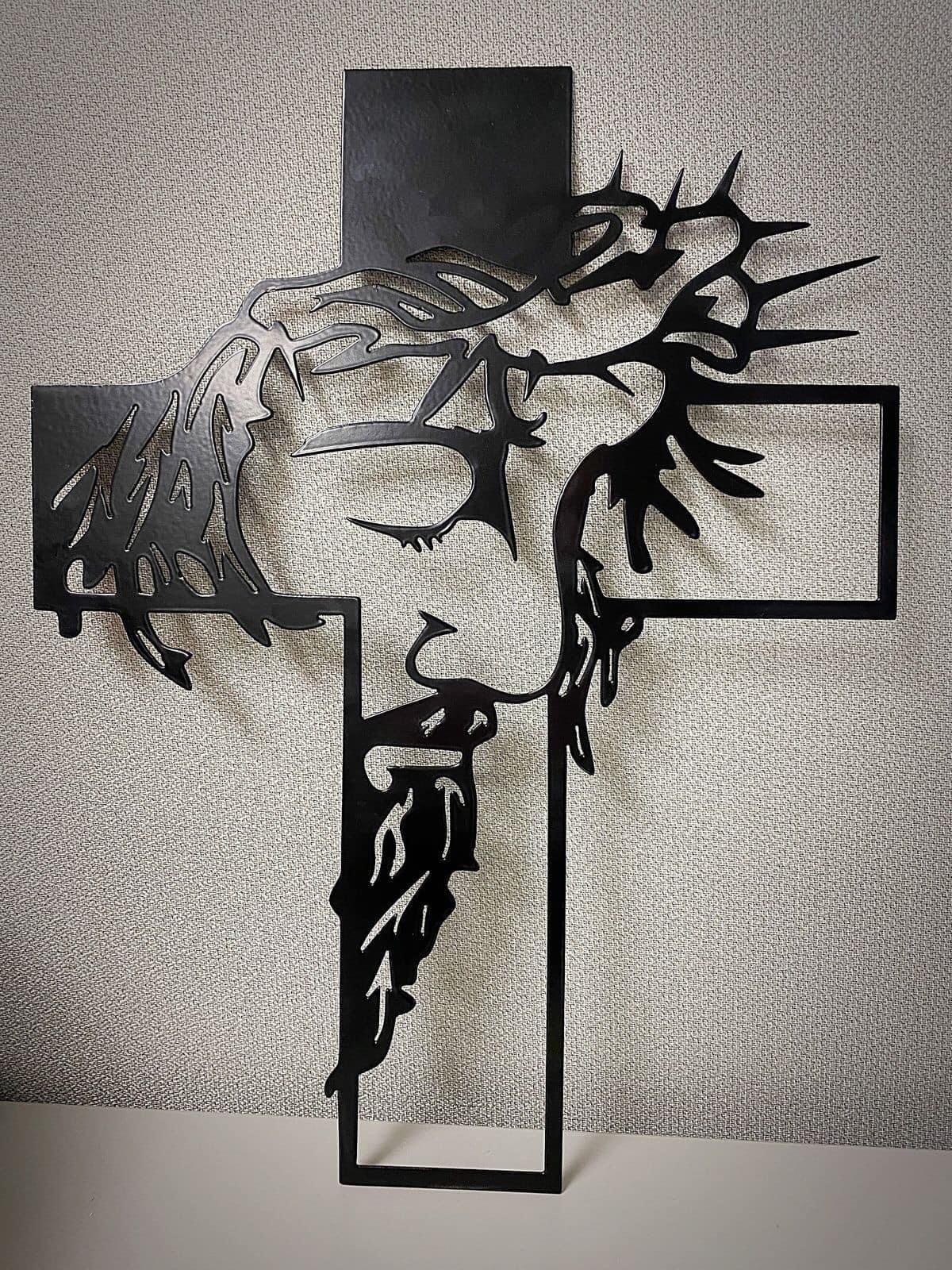 Hz. İsa'nın Çarmıhı ve Dikenli Taç Figürlü ahşap Duvar Dekoru