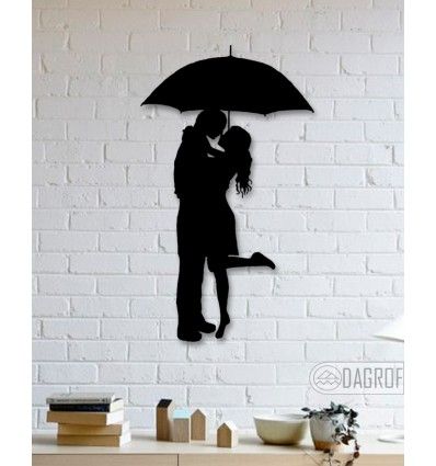 Şemsiye Altında Öpüşen Çift Ahşap Duvar Dekoru